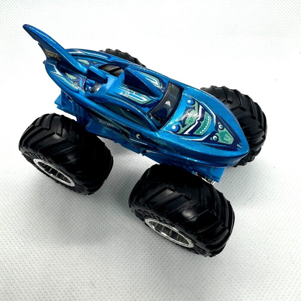 Hot Wheels Monster Trucks Shark Wreak 2020 Epic Loop‎ Challenge Playset E…